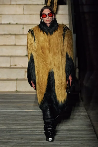 Look 13